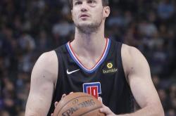 足球直播在线观看免费-包含76人绝地反击热火，加里纳利高光表现的词条