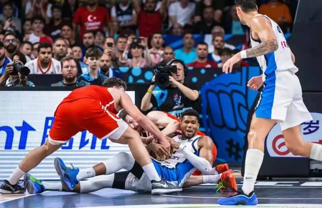 爵士鏖战湖人B队，字母哥统治全场的简单介绍