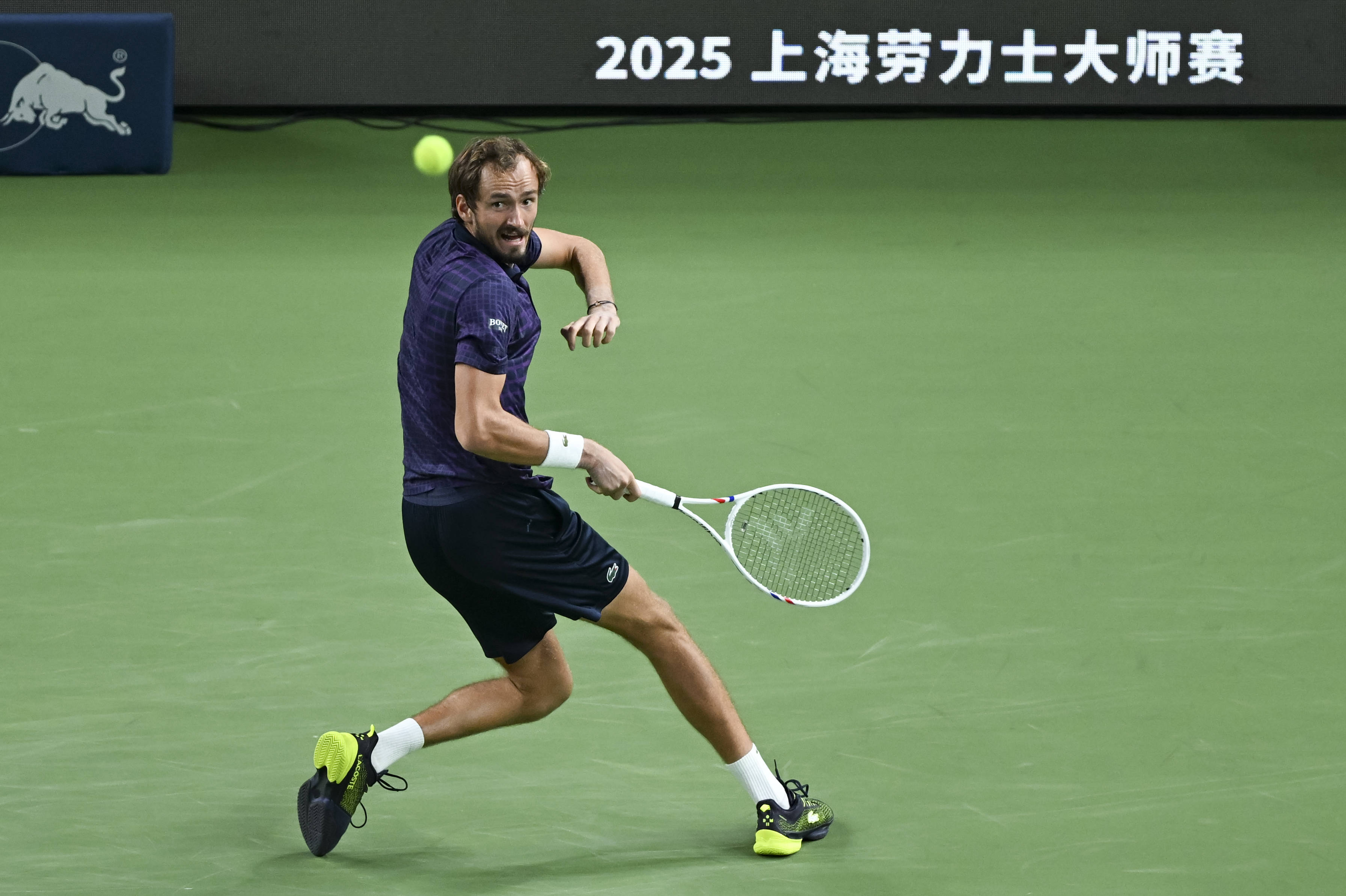 关于法国网球队完胜德国网球队，梅德韦杰夫统治全场的信息